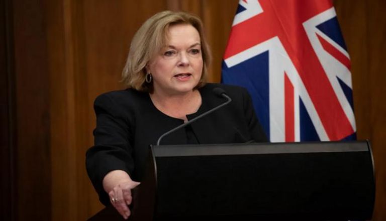 جوديث كولينز وزيرة حماية الاتصالات الحكومية في نيوزيلندا
