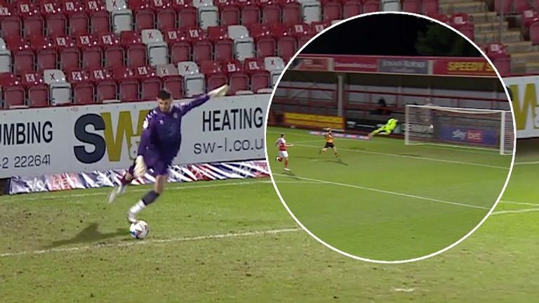 توج كينغ حارس المرمى الأمريكي تيم هوارد