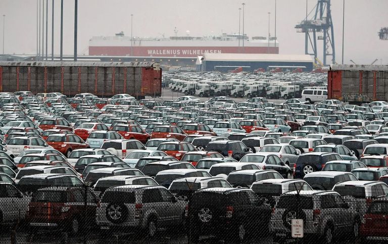 السيارات المستوردة في ميناء بالتيمور انهيار جسر بالتيمور