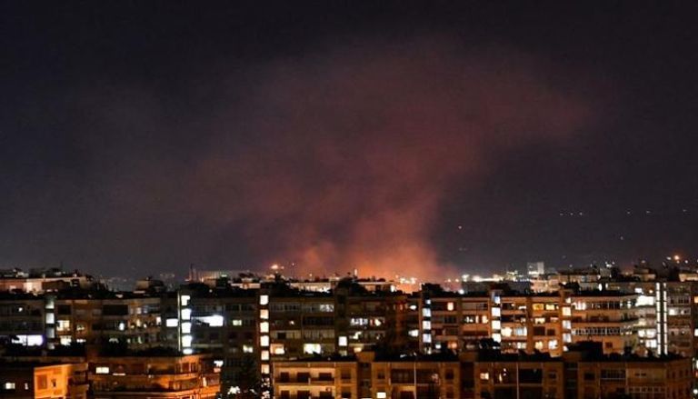 أدخنة تتصاعد جراء القصف الإسرائيلي على دمشق