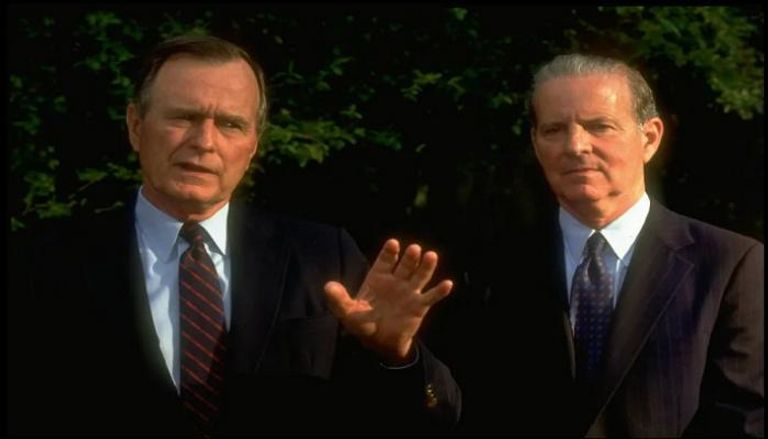 الرئيس بوش الأب ووزير خارجيته جيمس بيكر