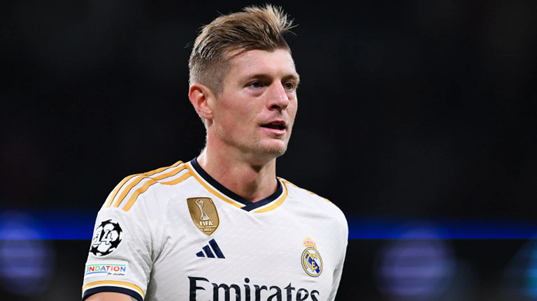 توني كروس ألفونسو ديفيز لاعب بايرن ميونخ الألماني