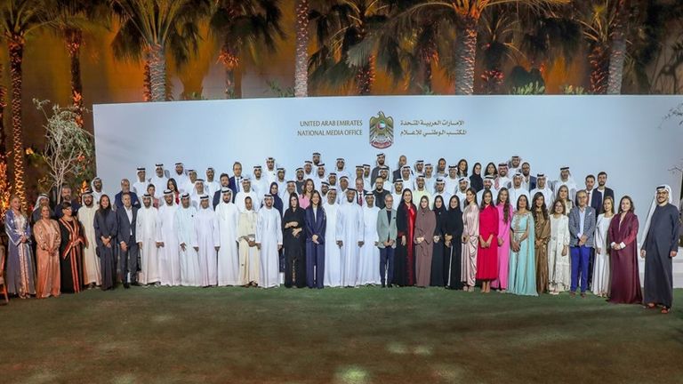 صورة تذكارية للقيادات الإعلامية في دولة الإمارات