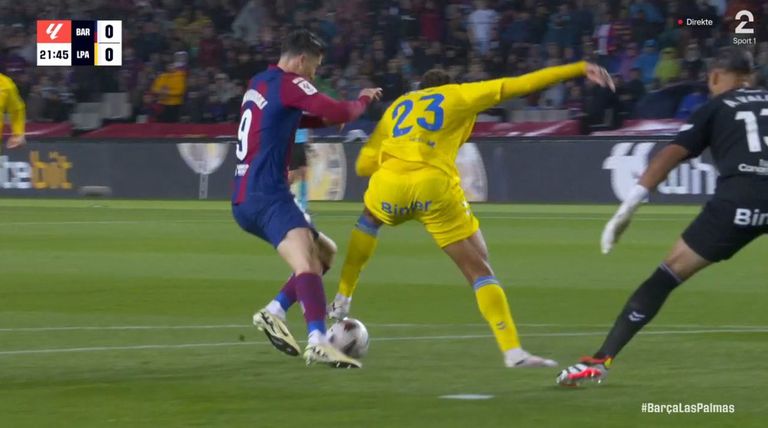 برشلونة ولاس بالماس برشلونة في مباراة لاس بالماس