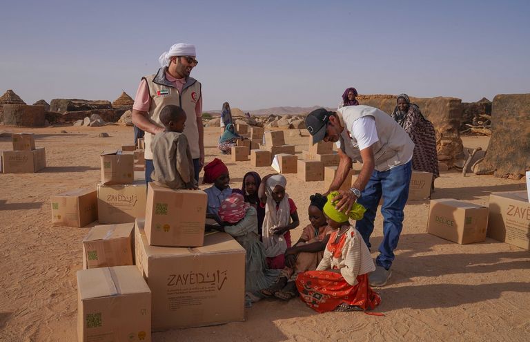 من توزيع المير الرمضاني على أهالي تشاد