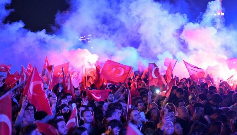 احتفالات أنصار المعارضة في تركيا بعد تحقيق انتصار غير مسبوق في الانتخابات