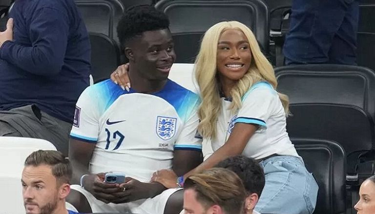 بوكايو ساكا وصديقته