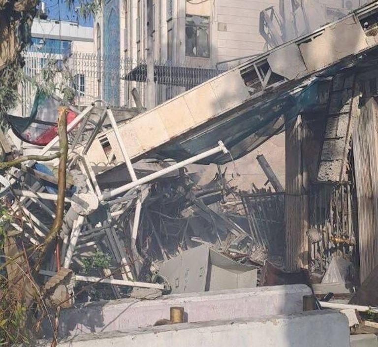 آثار الهجوم على القنصلية الإيرانية