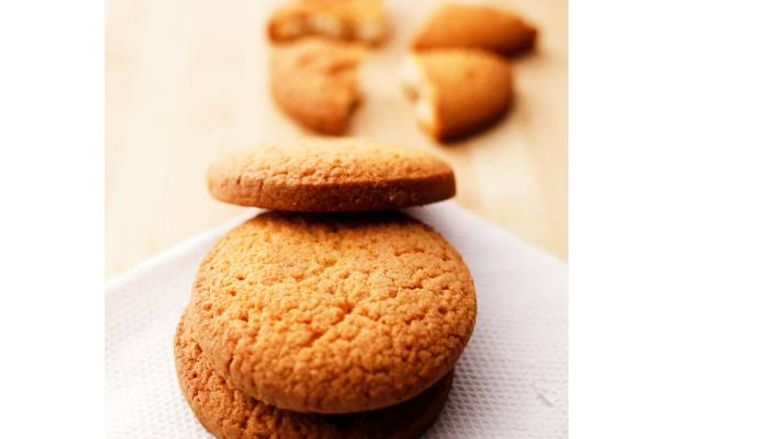 بسكويت البرتقال وجوز الهند بسكويت العيد