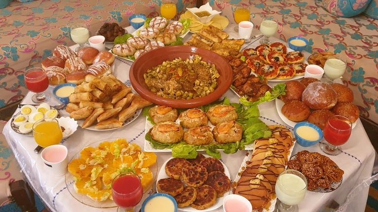 مائدة إفطار رمضانية