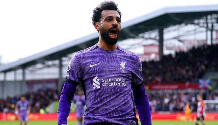 البديل محمد صلاح يحتفل بالتسجيل ضد برينتفورد