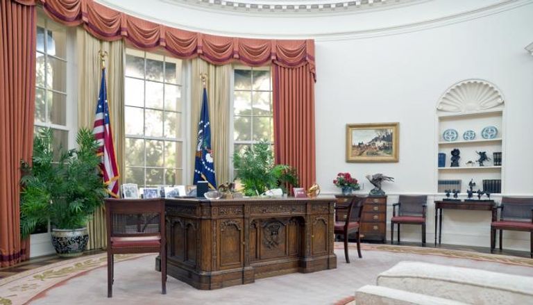 المكتب البيضاوي داخل البيت الأبيض