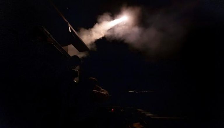 سفينة أمريكية تطلق صواريخ لاعتراض مسيرات حوثية