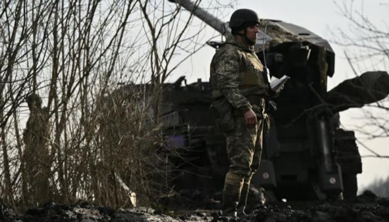 جندي أوكراني على جبهة القتال - أرشيفية 
