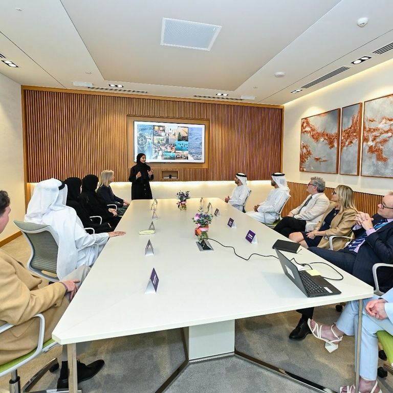 تعاون بين «نيويورك أبوظبي» و«دولفين للطاقة» لدعم أبحاث الاستدامة والمناخ