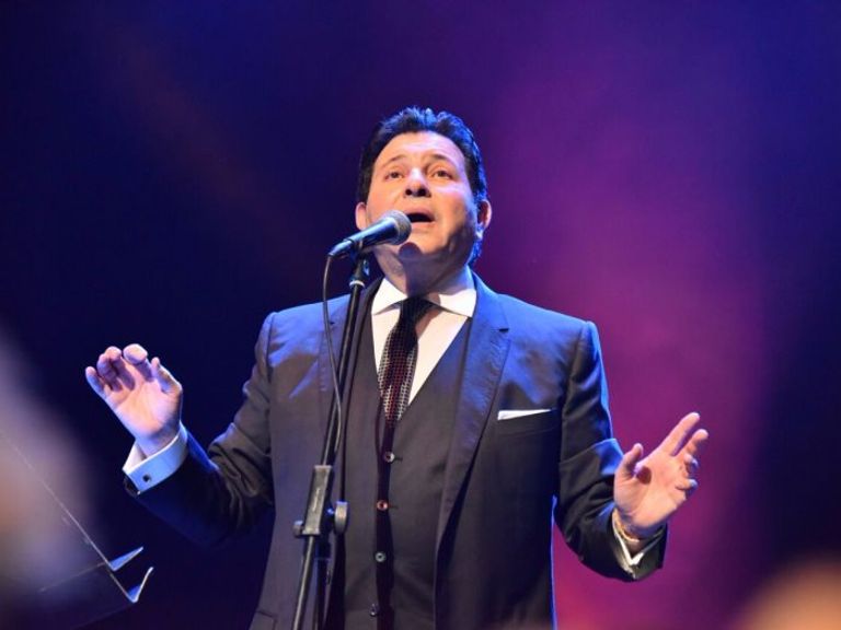 النجم المصري عمرو دياب