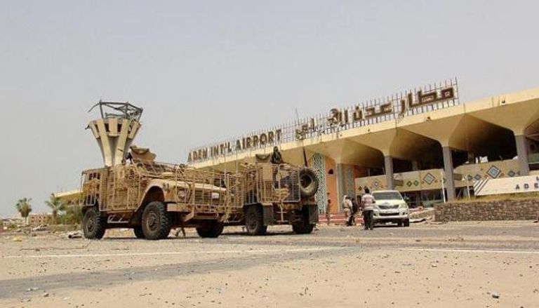 تحرير مطار عدن - أرشيفية حشد من اليمنيين يحتفلون بذكرى تحرير عدن