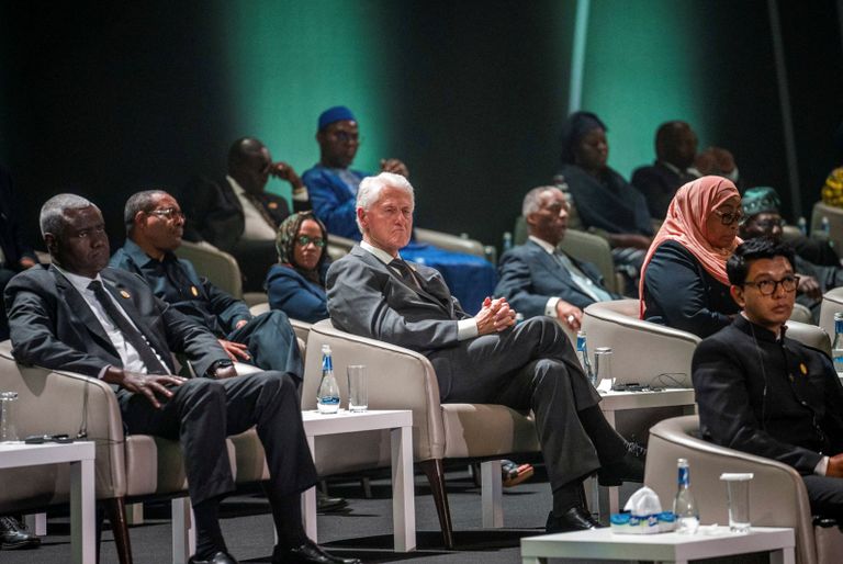 الرئيس الأمريكي الأسبق يشارك في إحياء الذكرى الثلاثين للإبادة الجماعية في رواندا إحياء ذكرى الإبادة الجماعية في رواندا