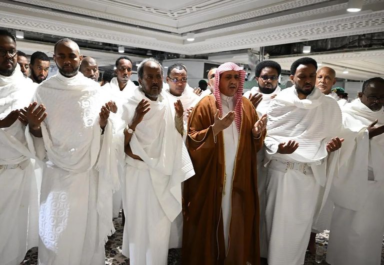 ولي العهد السعودي خلال لقائه نظيره البحريني