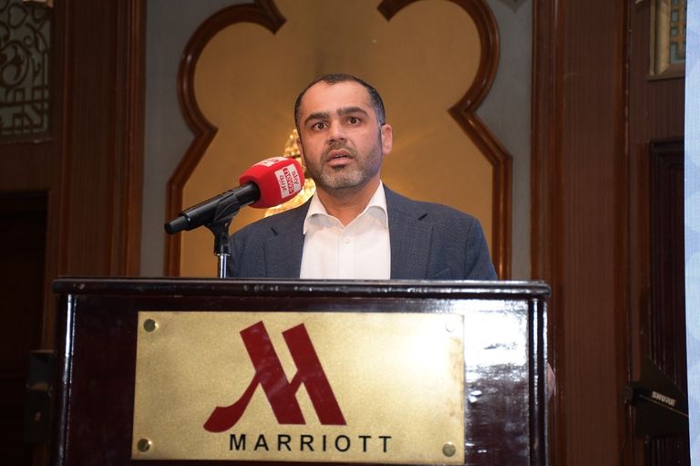 أحمد العلوي مع أسرة الفقيد أحمد شوقي العطار