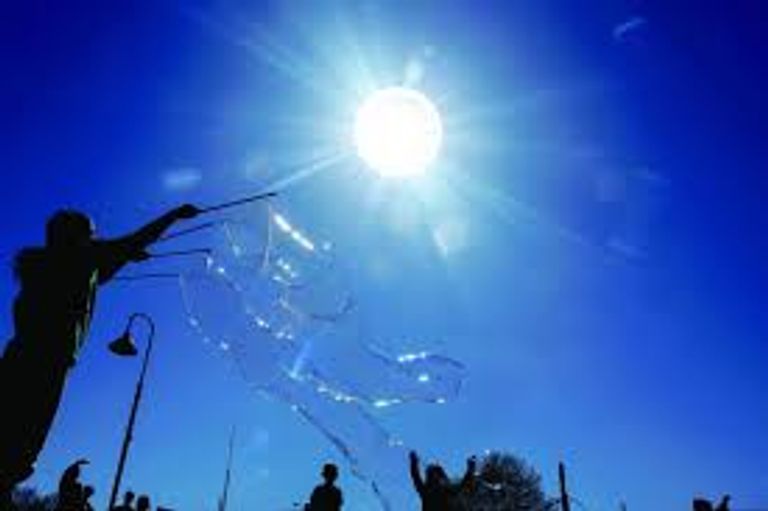 الكسوف الكلي للشمس يوفر "فرصًا علمية مذهلة"