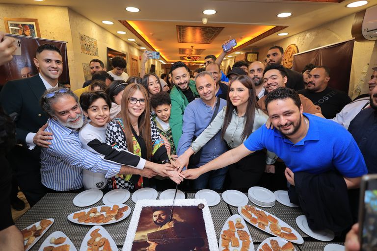 حمادة هلال يحتفل بنجاح المداح 4