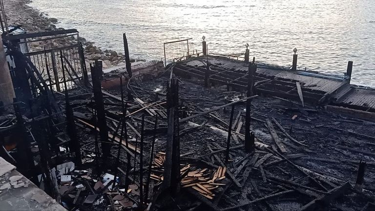 نادي الصيادلة بعد التهام النيران كل محتوياته