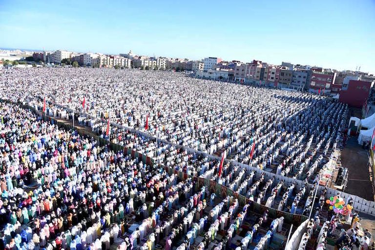 صلاة عيد الفطر بمدينة سلا في ضواحي الرباط