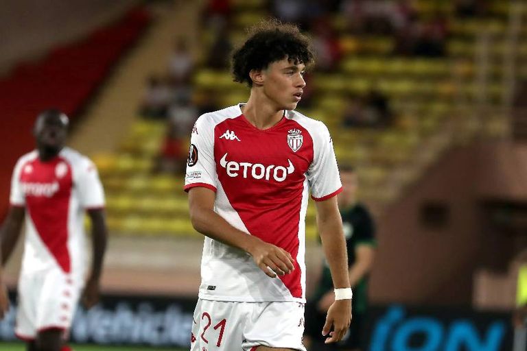 مغناس أكليوش منتخب الجزائر