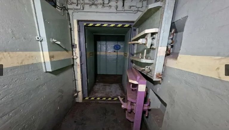 المخبأ من الداخل -