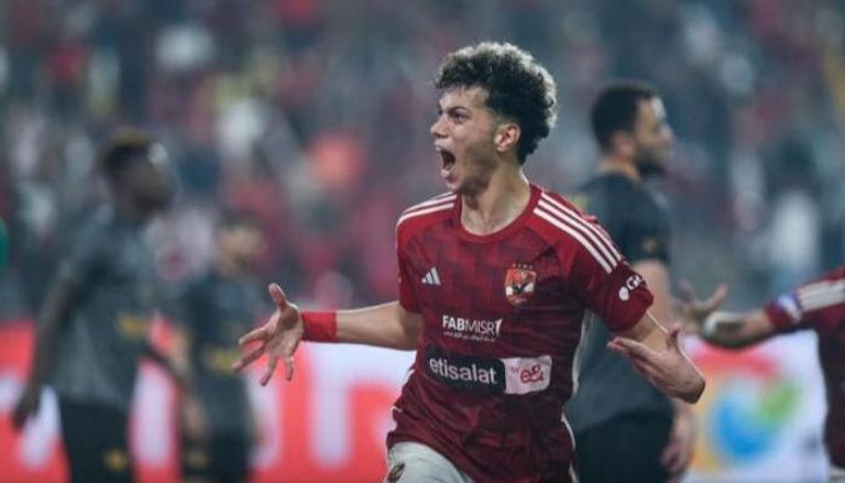 إمام عاشور لاعب الأهلي المصري