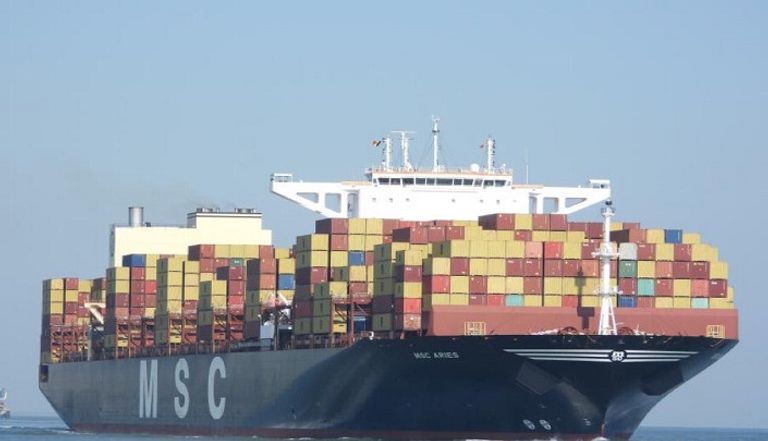 جانب من عملية الاستيلاء على السفينة