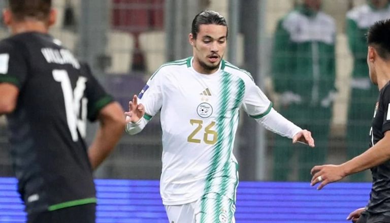 أنيس حاج موسى لاعب منتخب الجزائر أنيس حاج موسى لاعب منتخب الجزائر