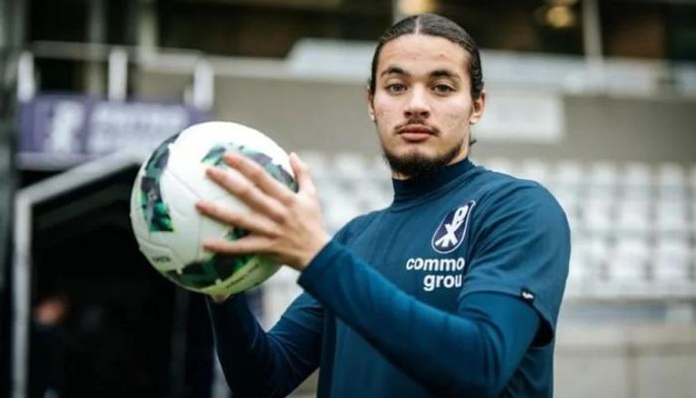 أنيس حاج موسى لاعب منتخب الجزائر