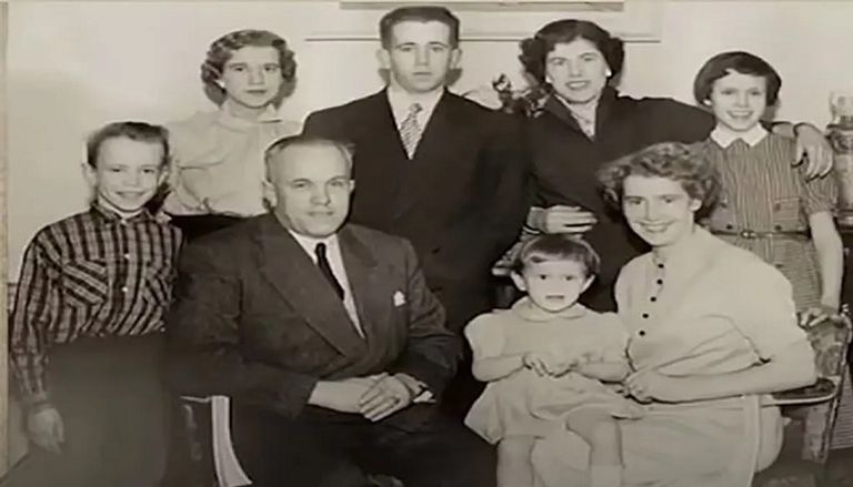 صورة نشرها مؤيدو نظرية أن بريغيت ماكرون كانت رجلا