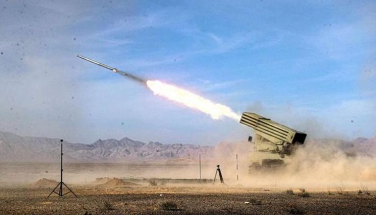 إطلاق صاروخ خلال مناورة عسكرية في إيران
