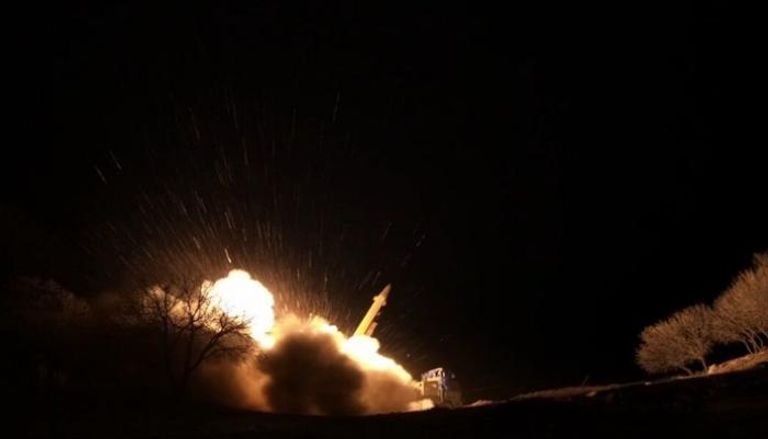 صاروخ إيراني ينطلق من منصة إيرانية غير معلوم موقعها