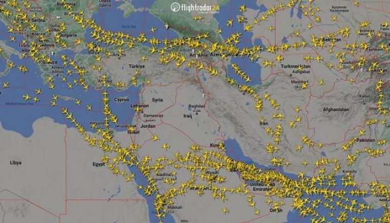 خريطة تظهر حركة الطائرات بالشرق الأوسط خلال الهجوم الإيراني - رويترز