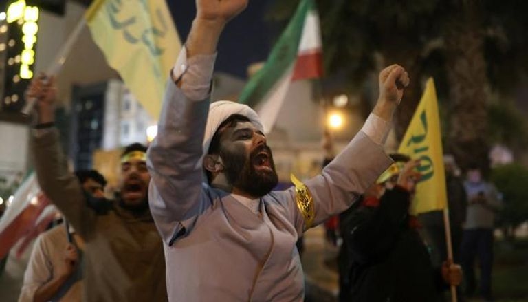 إيرانيون يحتفلون في طهران بالهجوم على إسرائيل - رويترز