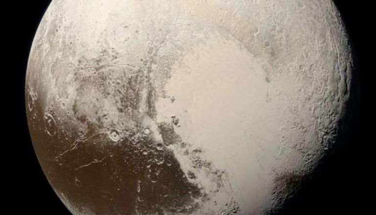 هيكل على شكل قلب على سطح كوكب بلوتو