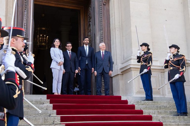 الشيخ شخبوط بن نهيان آل نهيان خلال المؤتمر الإنساني بشأن السودان