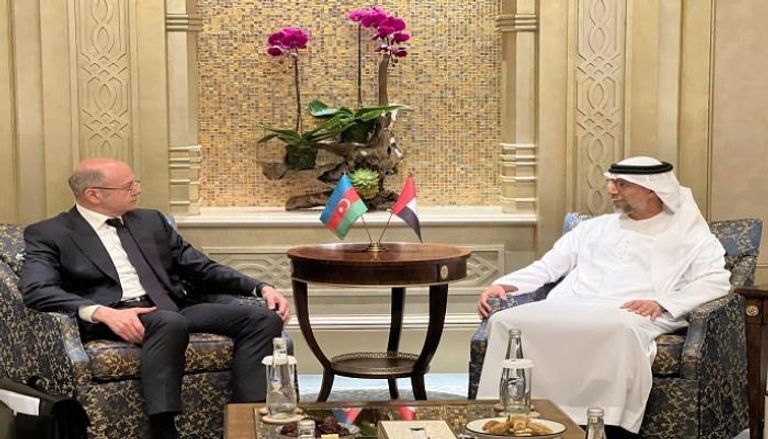 سهيل المزروعي خلال استقباله برويز شهبازوف وزير الطاقة الأذري