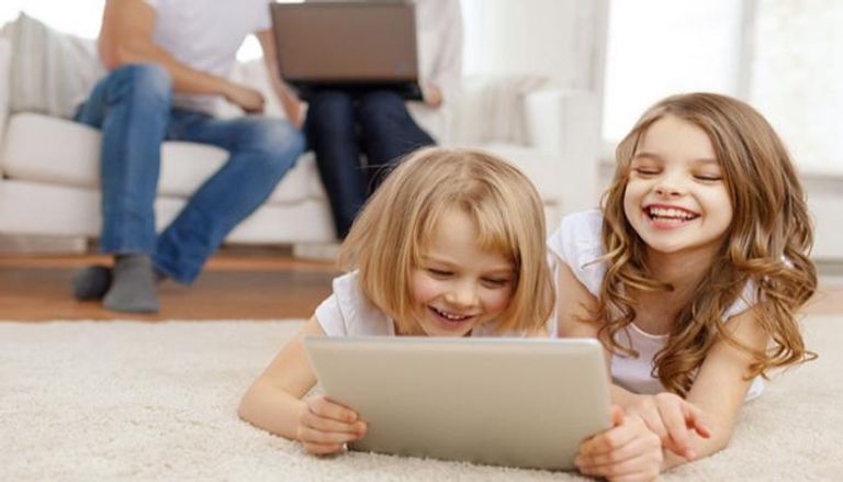 تحذيرات من تأثير مواقع التواصل على الأطفال