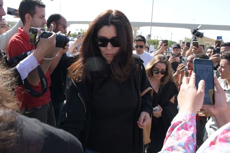 أحمد حلمي ومنى زكي في الجنازة