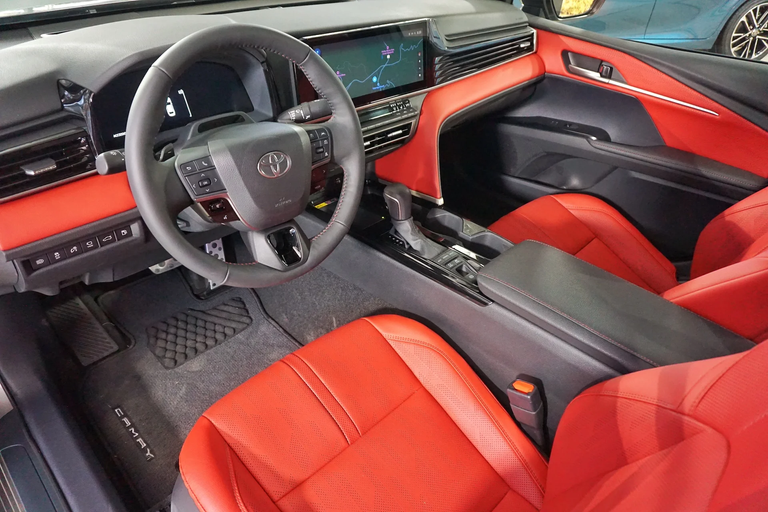 تويوتا كامري 2025 من الداخل