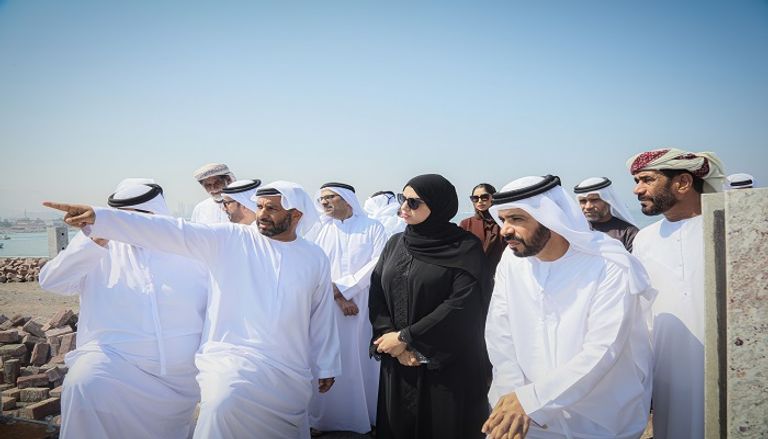 الدكتورة آمنة بنت عبدالله الضحاك أثناء الزيارة