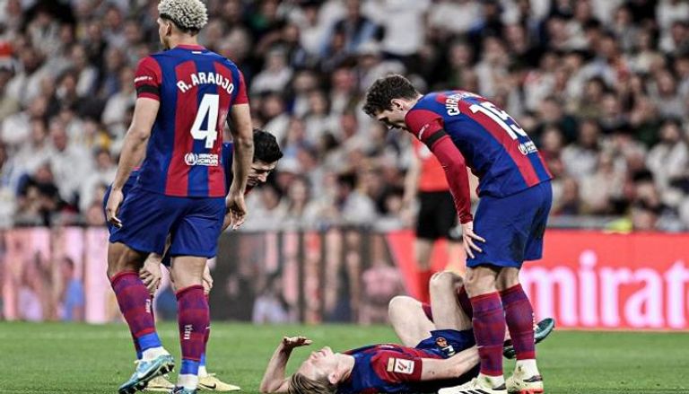 إصابة دي يونغ في كلاسيكو ريال مدريد وبرشلونة