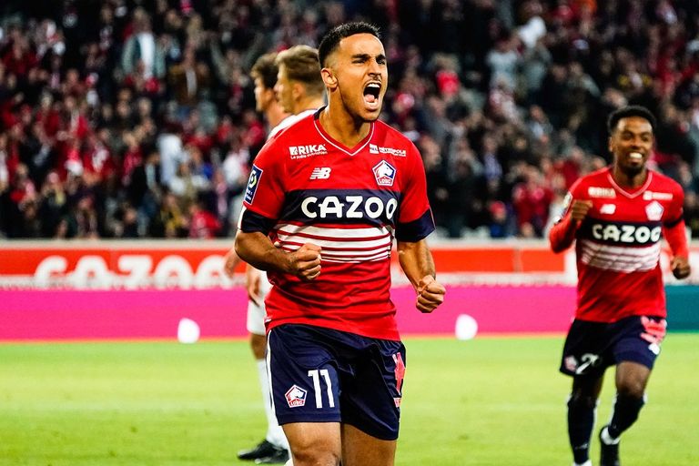 آدم وناس نجم منتخب الجزائر بقميص ليل آدم وناس نجم منتخب الجزائر بقميص ليل