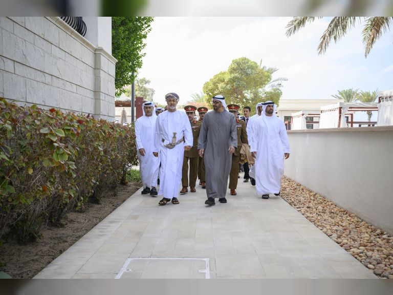 رئيس الإمارات وسلطان عمان