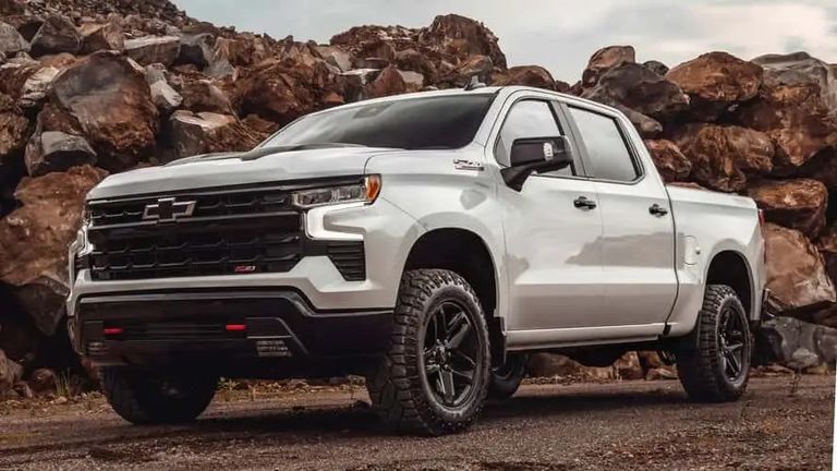 شاحنة Chevrolet Silverado طراز Honda Civic